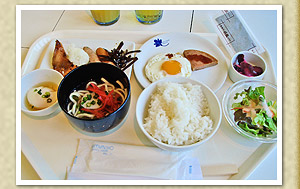 ホテルの朝食はバイキング形式 沖縄の食材がふんだんに使われていました。